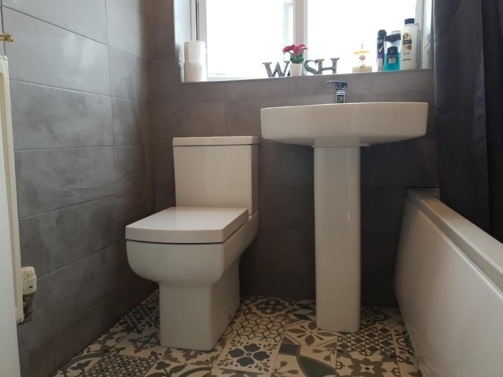 Charming Liverpool Home With Gardens and Parking