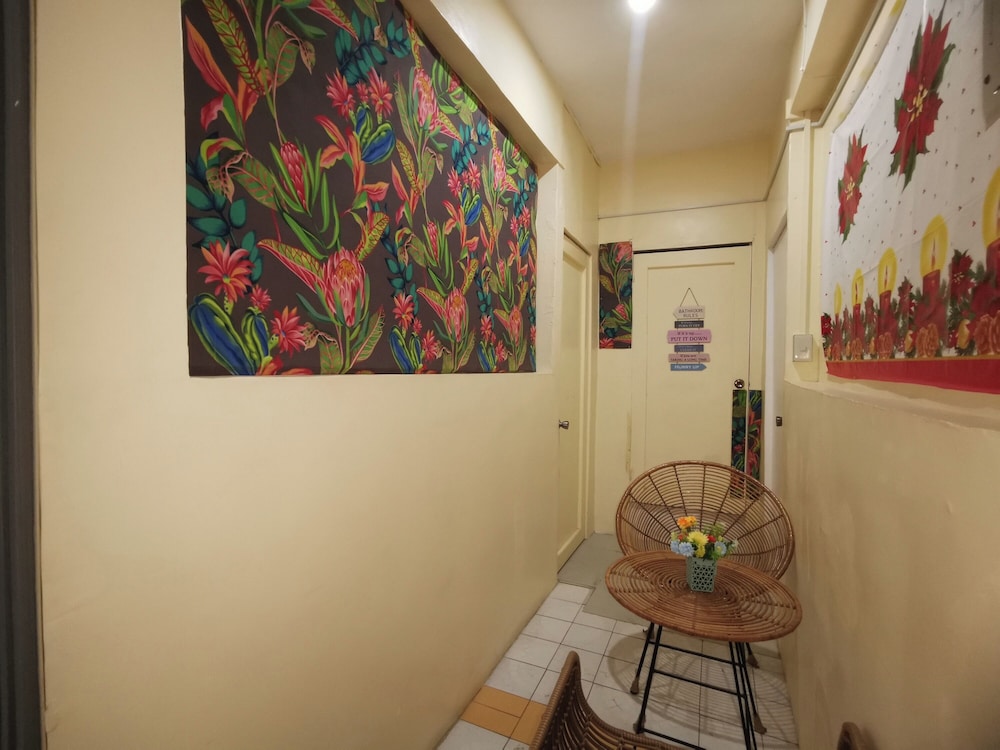 Resort’s Side Hostel near Shangrila