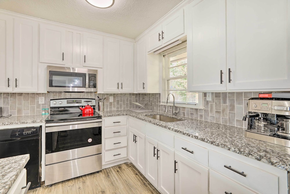 Decatur Home w/ Yard, 13 Mi to Downtown Atlanta! view 5