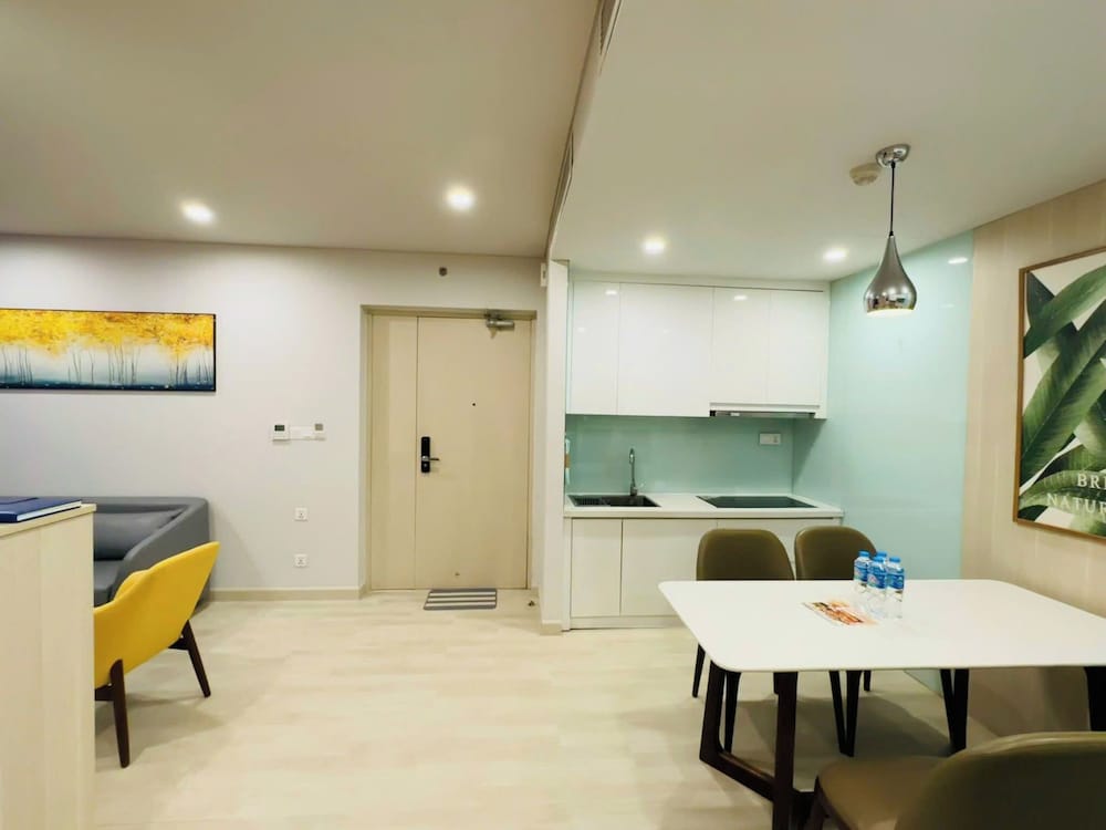 Gold Coast Balcony Serviced Apartment