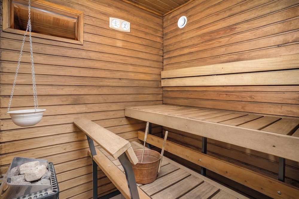 Cozy 3BR Riverside House with Sauna