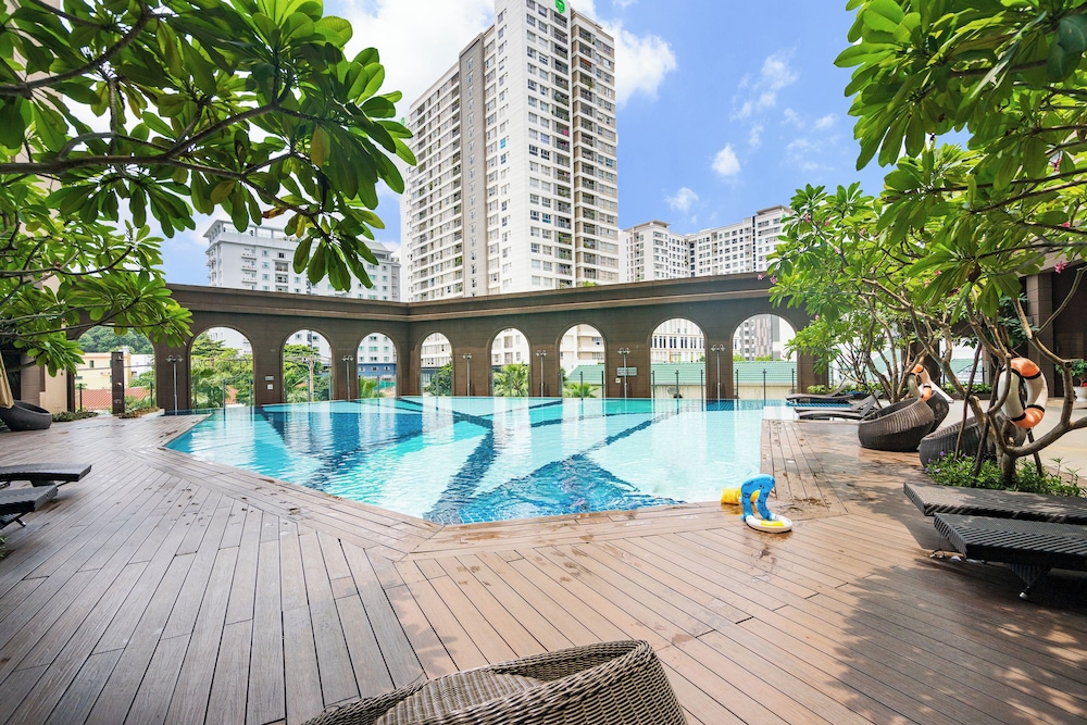 Gin House - Garden Gate APT Phu Nhuan