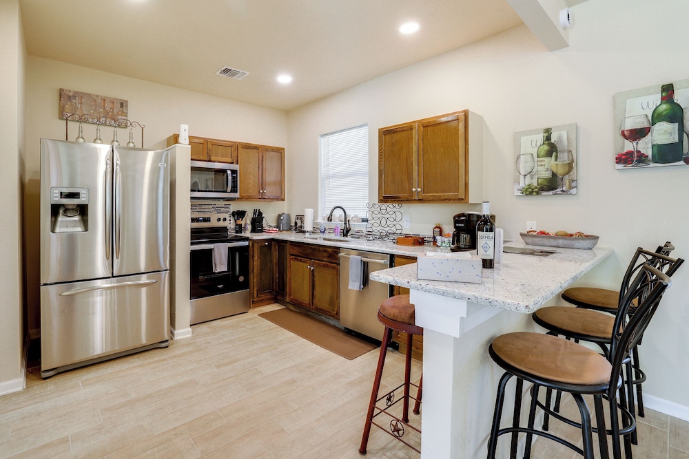 Hill Country Casita Near Guadalupe River!