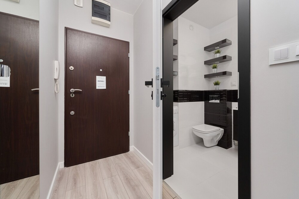Odra Tower Apartment by Renters Prestige view 2