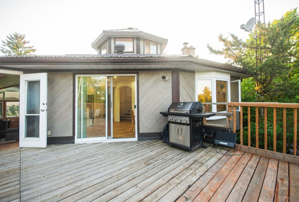 Lakeside 4BR Cottage in Bailieboro w BBQ Grill