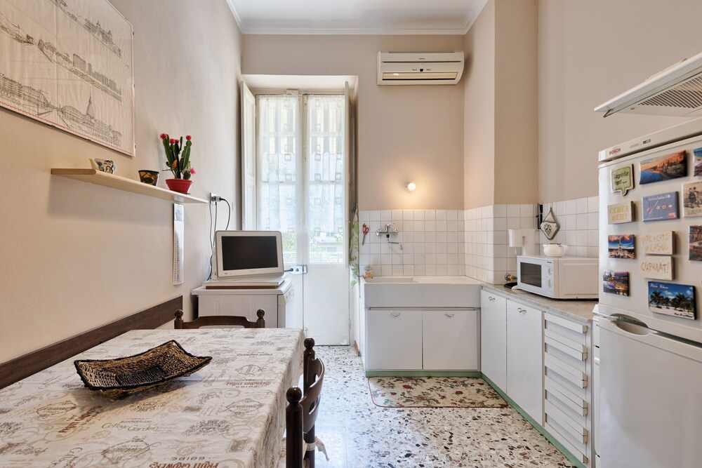 Vintage Flat Crocetta en Turin — kitchen