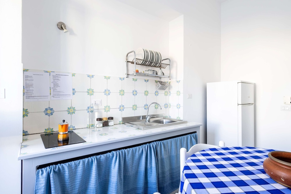 LO NARDO ACCOMMODATION