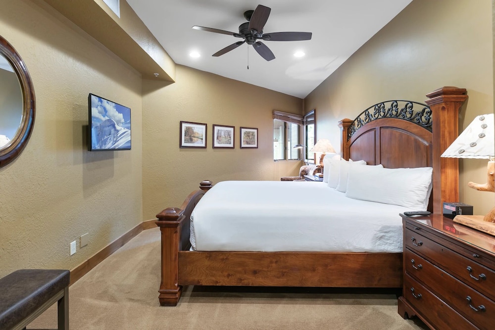 Powder Run at Deer Valley Resort - Four Bedroom Condo with Hot Tub #A32 4 Condo