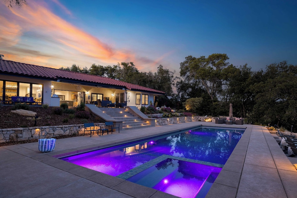 Rancho Robles by Avantstay Vineyard Villa w/ Views, Pool & Privacy