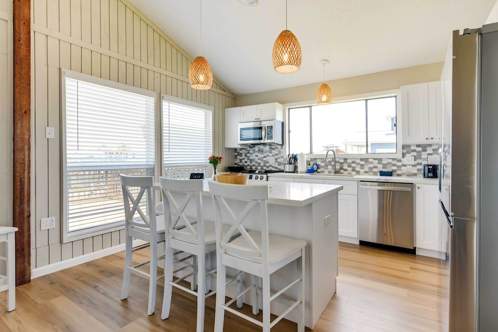 Freeport Home w/ Deck & Grill, Near Boat Ramp