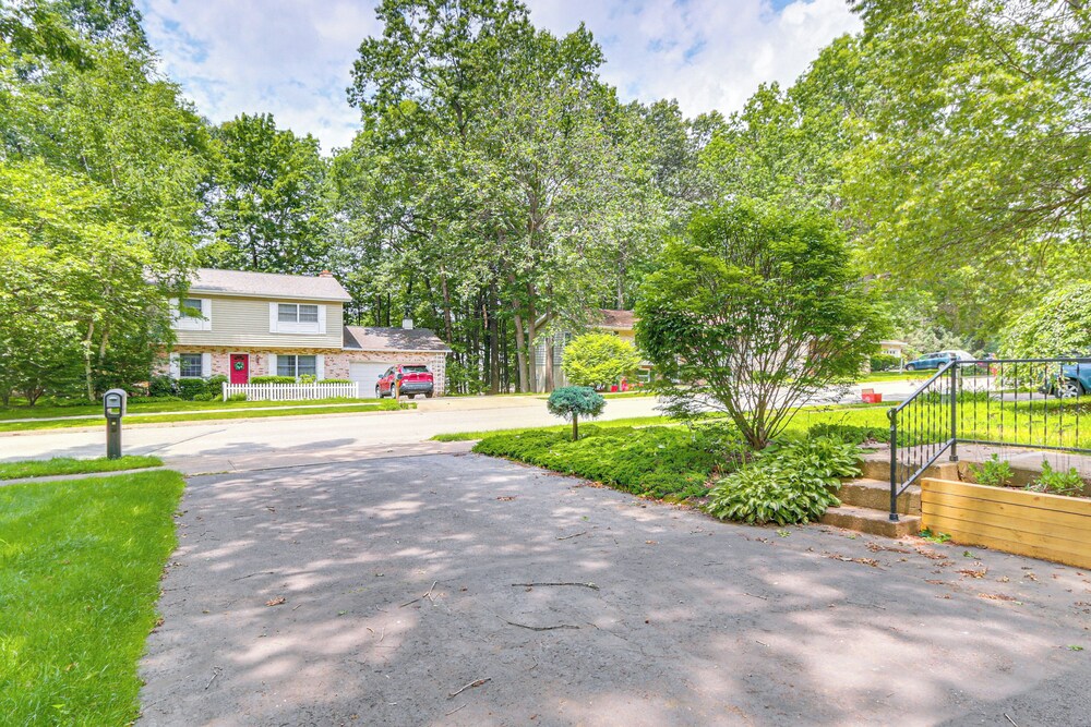4 Mi to Penn State: Suburban Happy Valley Home
