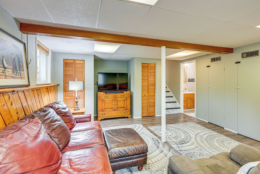 1 Mi to Dtwn: Suburban Home w/ Yard in Owosso