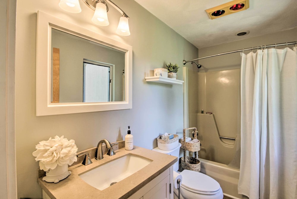 Sleep up to 28 - 2 Homes Side by Side - Close to Beach & Community Pool!