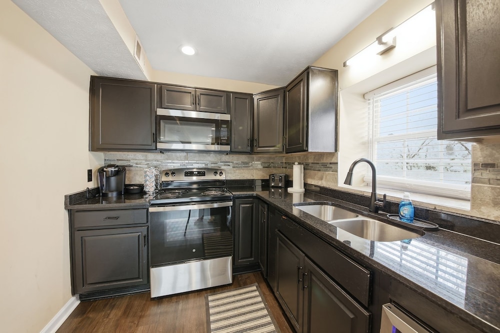 Spacious 2br Home North of Downtown Cincinnati 2 Bedroom Home