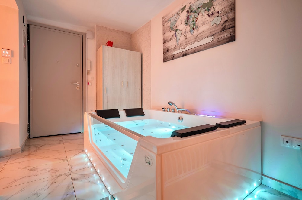 Premium Jacuzzi Suite at the City Center