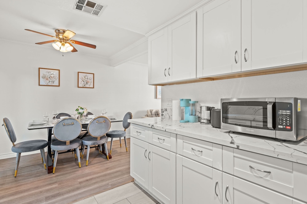 734 Glendora in Glendora
