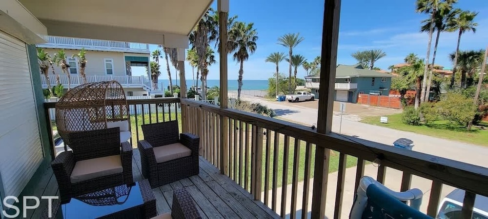 Large 3 Bedr Bay Views Pool Great Deck 3 Bedroom Condo