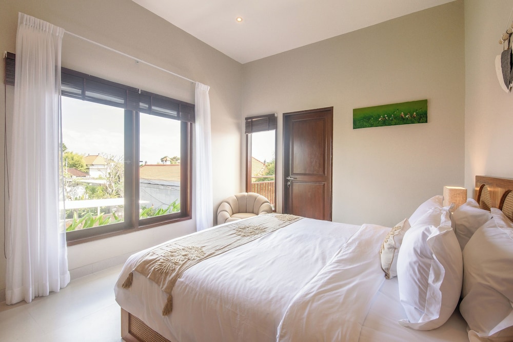 4 Bd Seminyak Retreat, Rice Fields 4 Mins to Beach