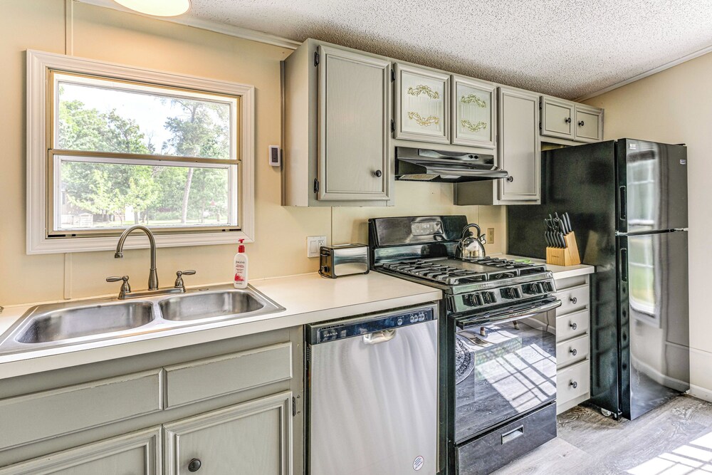 < 5 Mi to 5 Golf Courses: Home in Lake Arrowhead