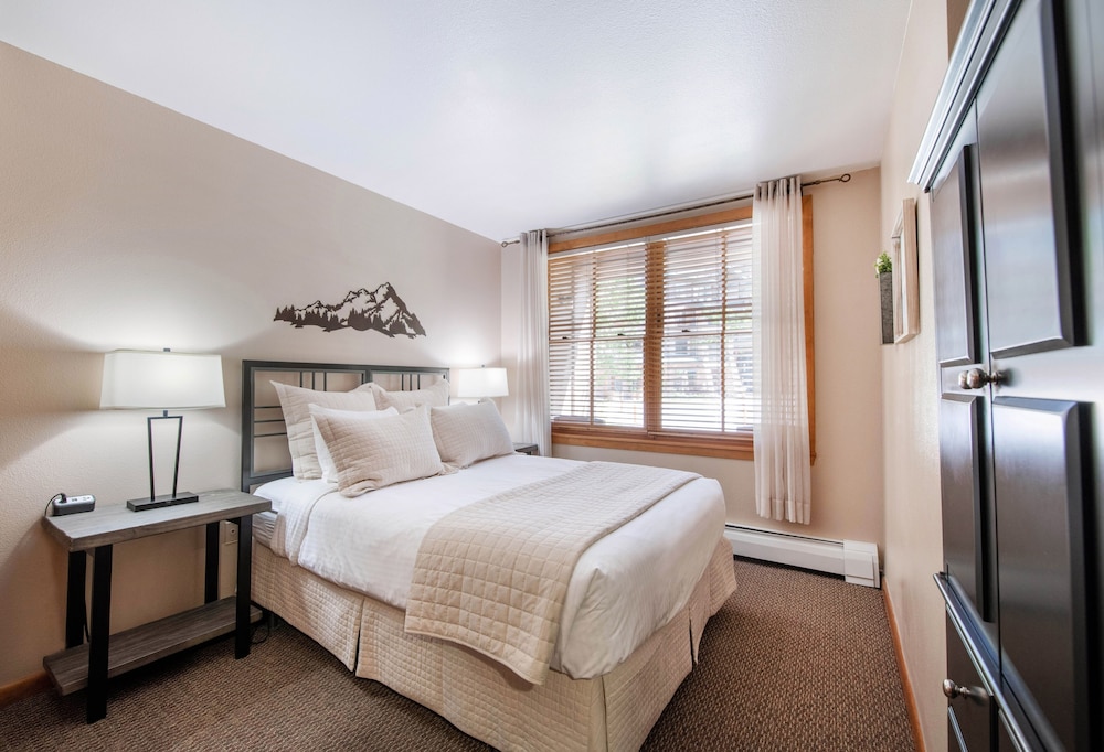 Zephyr Mountain Lodge Condos