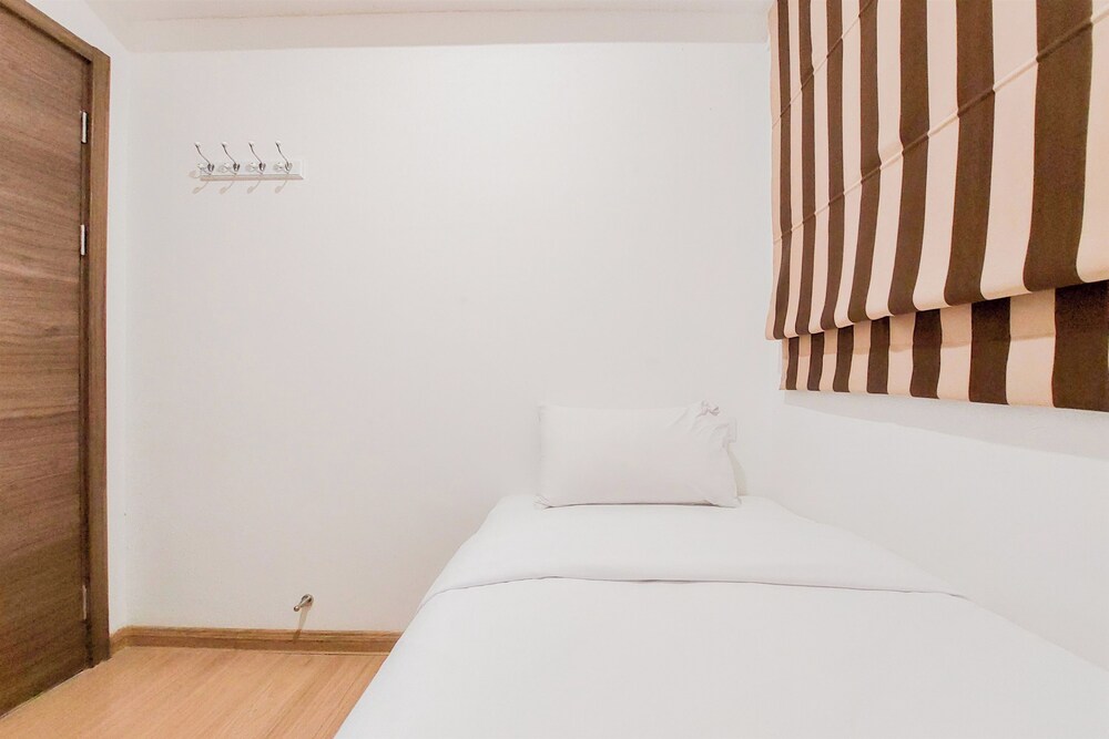 Nice And Homey Living 3Br At Sky House Bsd Apartment view 5