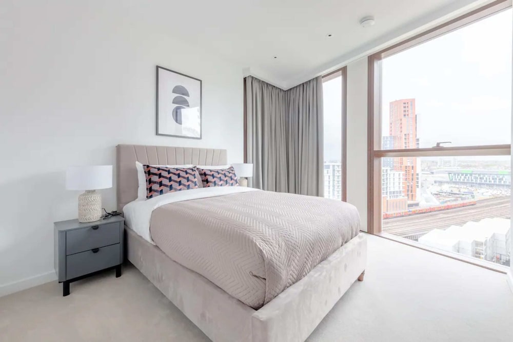 Luxurious 3 Bedroom Flat by the River Thames - Vauxhall
