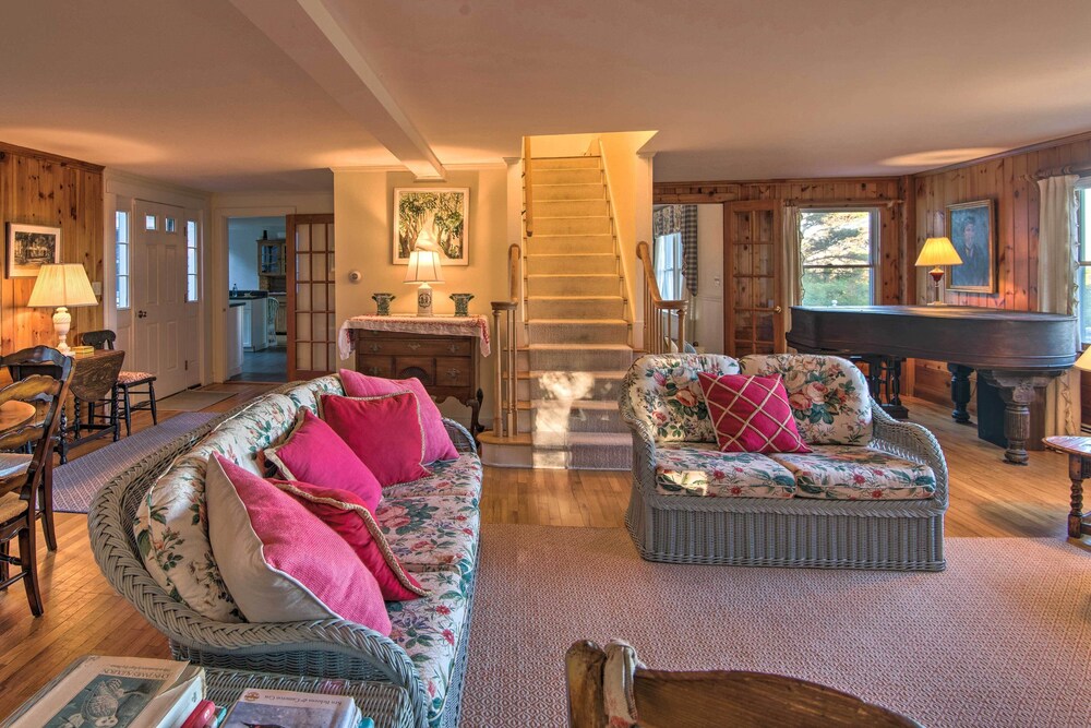 Expansive Beachfront Retreat w/ Outdoor Shower - Property Image 18