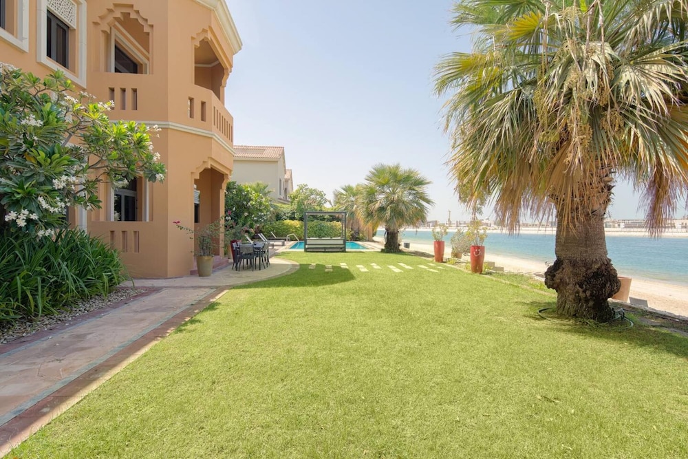 Prvt Pool Beach in Luxury Palm Jumeirah Villa