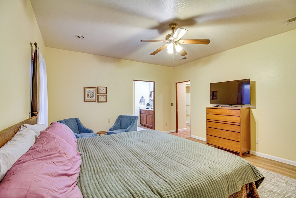 Stunning Sandia Mtn Views: Rio Rancho Retreat