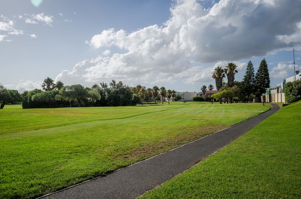 Greenways Golf Estate Sea View Apartment