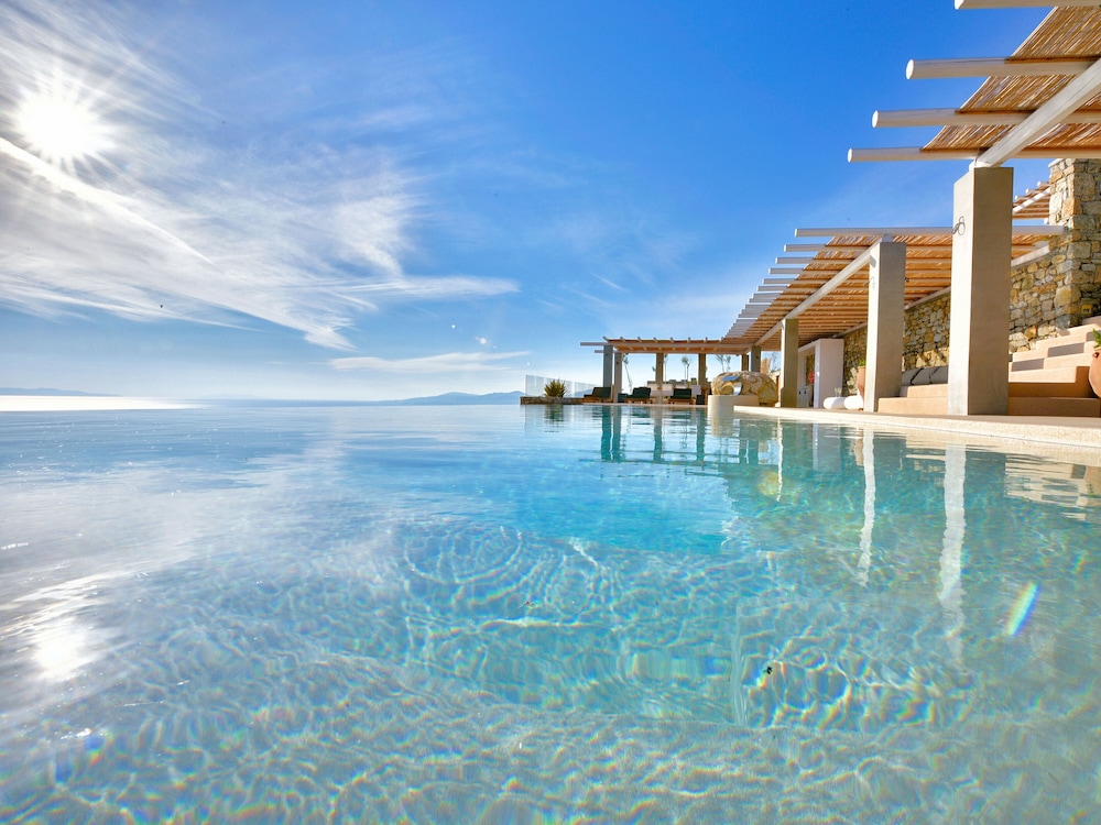 Kounoupas Complex by Mykonos Rocks