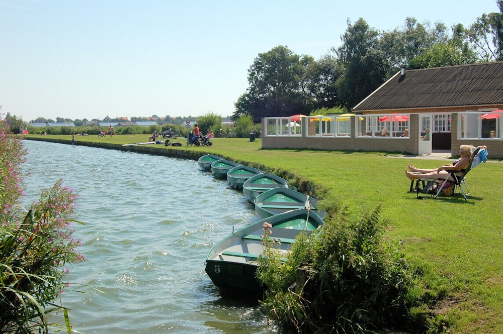 Cozy Holiday Home in Noordwijkerhout near Lake view 3
