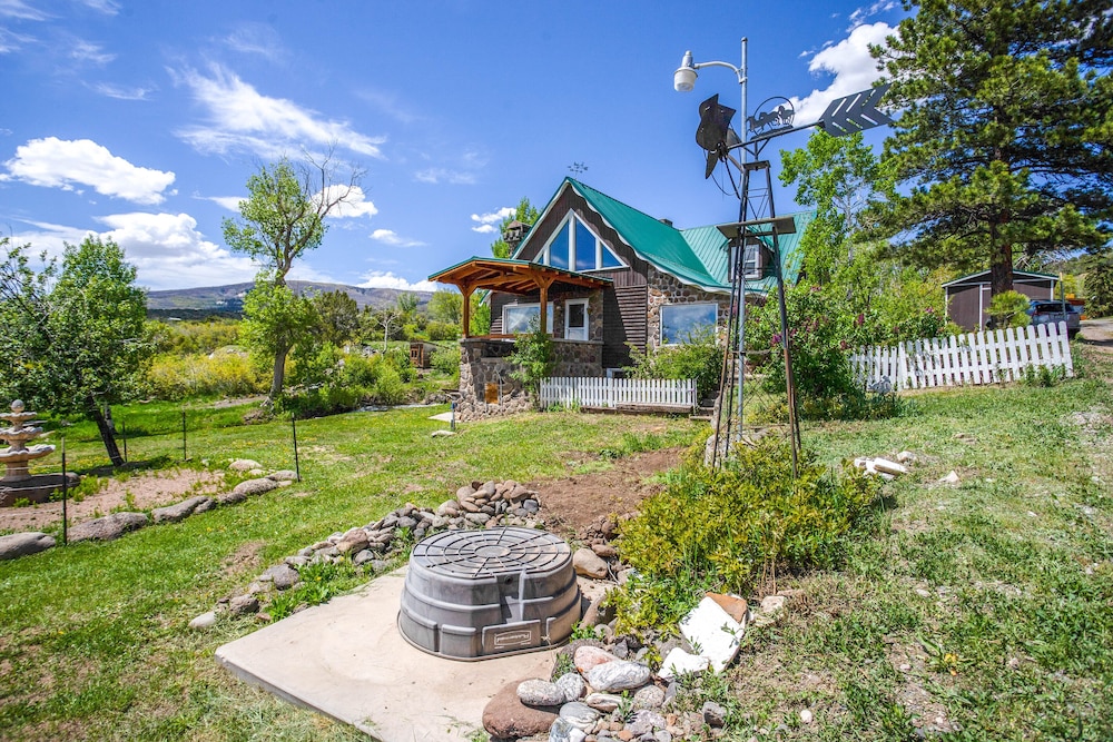 Sunny Cedaredge Home w/ Mtn Views - Hike & Fish! view 3