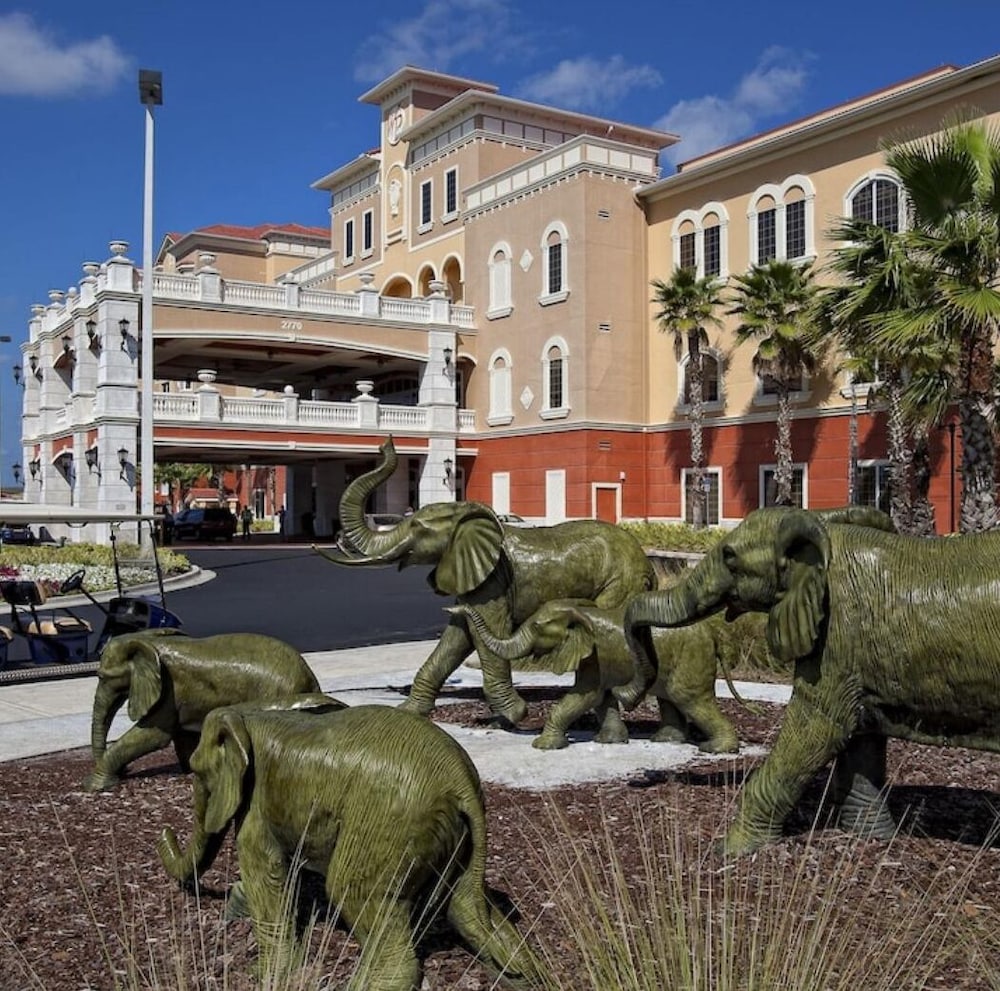 Luxury Resort Minutes from Disney - Image 1