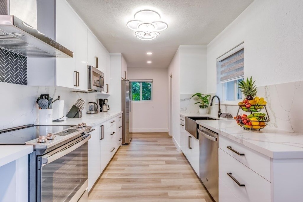 Friendly Fox Luxury Pool & Spa - Near Dt & Beach 4 Bedroom Home