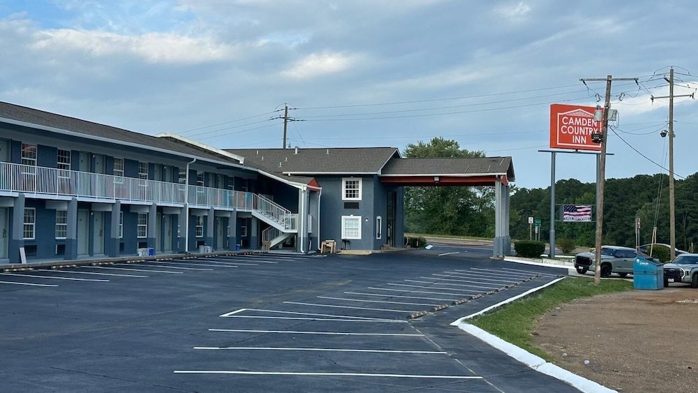 CAMDEN COUNTRY INN