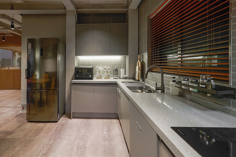 B9 Tailor Serviced Home near Hongik Univ
