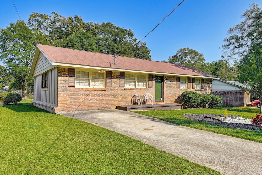 Family-friendly Jonesboro Home w/ Fenced Yard! view 4