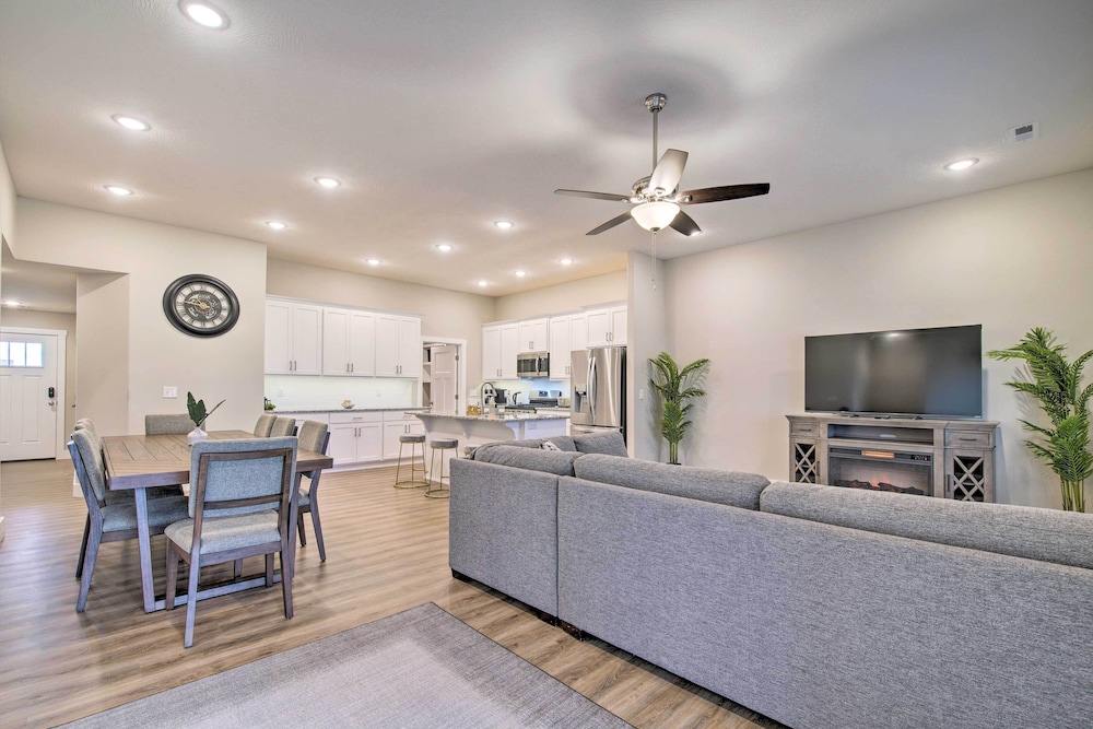 Charming Ozark Abode w/ Yard & Pool Access