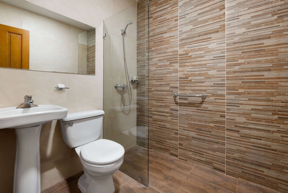 Santo Domingo Vacations - Gran Hotel Europa Santo Domingo, Trademark by Wyndham - Property Image 2