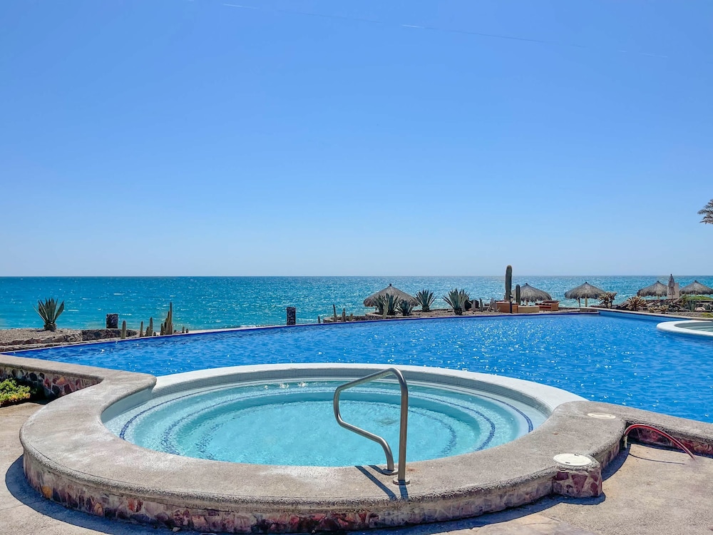 Quiet Beachfront Condo With Pools Private Beach