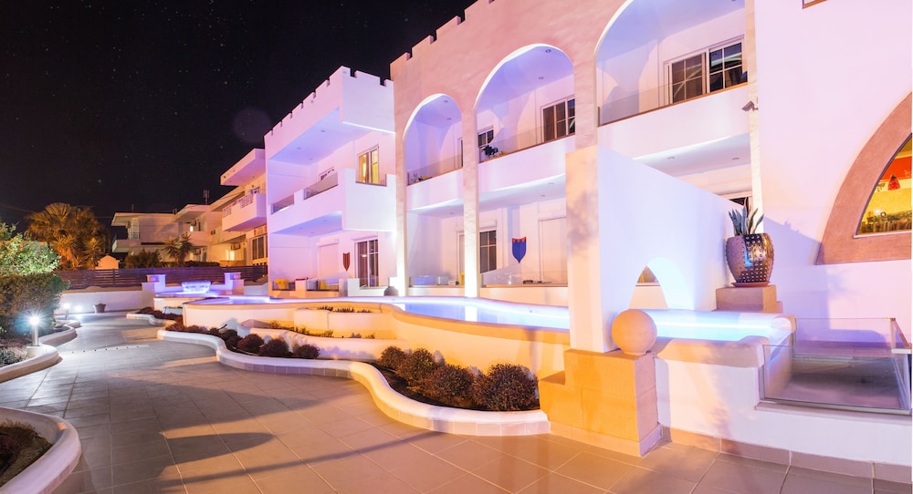 Hotel Castello Di Cavallieri Suites - Image 1