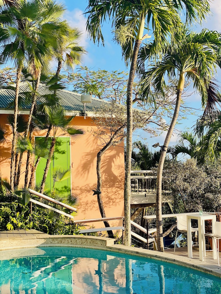 Las Quintas Reserve
