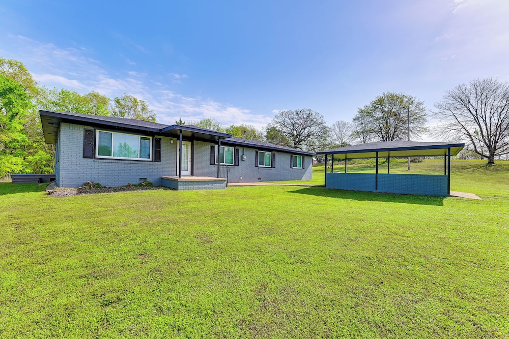 5 Mi to Lake Texoma: Wooded Retreat on 3 Acres!