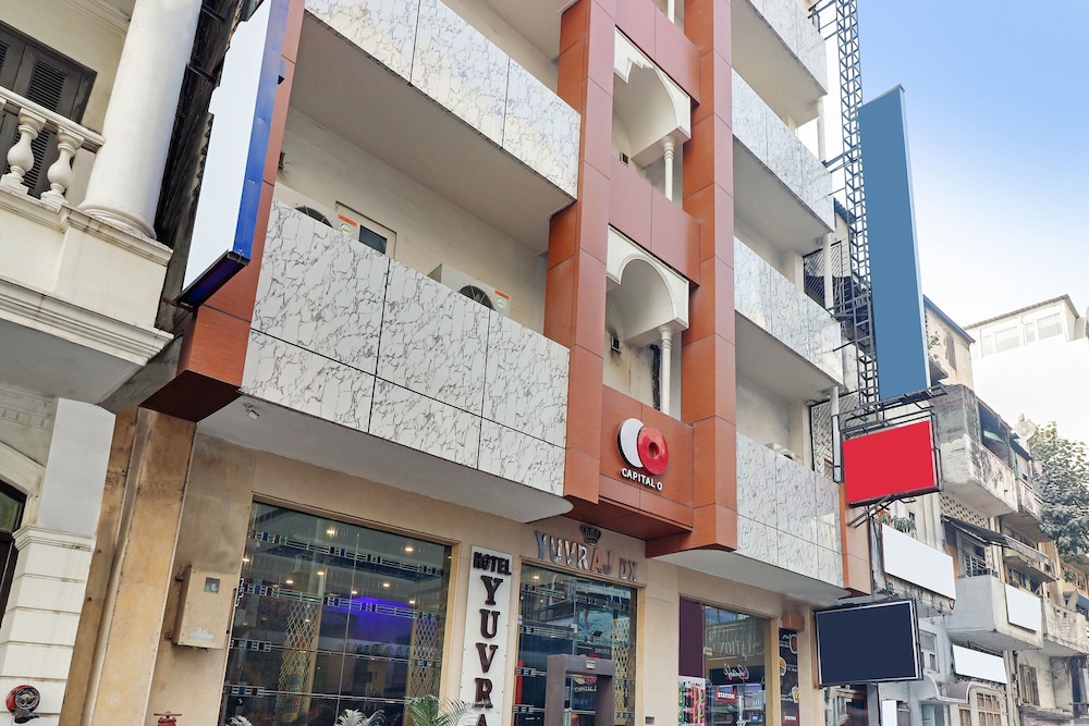 Capital O 2242 Hotel Yuvraj Deluxe view 2