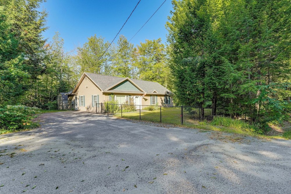4 Mi to Long Lake! Secluded Haven w/ Fenced Yard