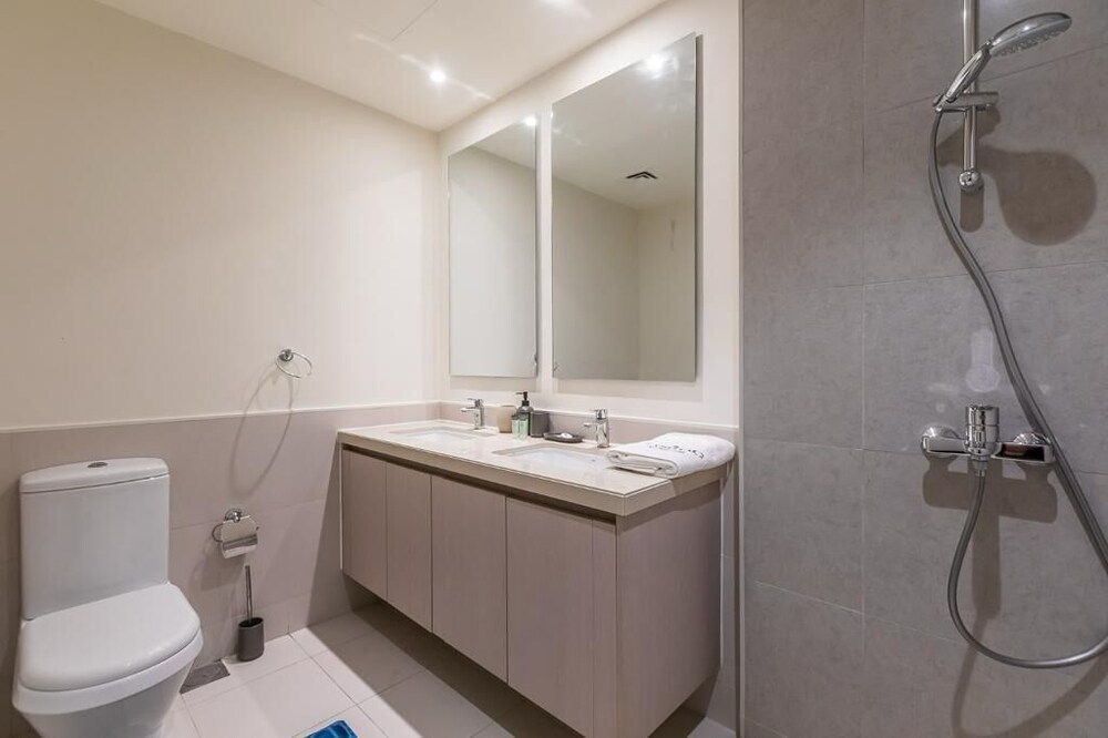 Phaedrus Living Urbana Serenity Escape