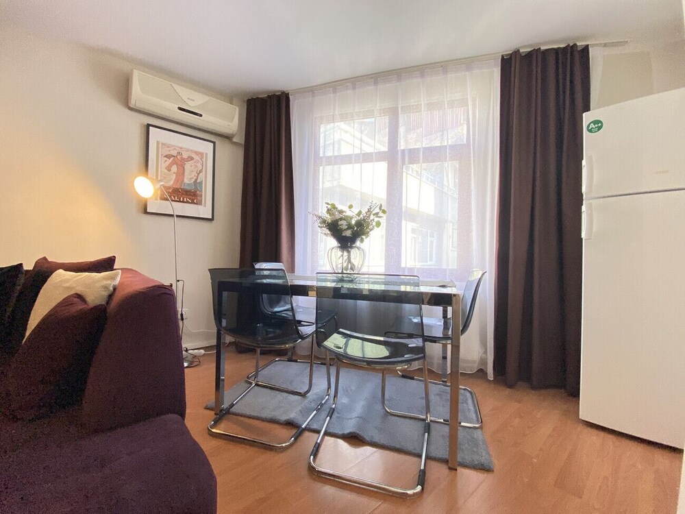 Central Flat With Balcony and Terrace in Sisli