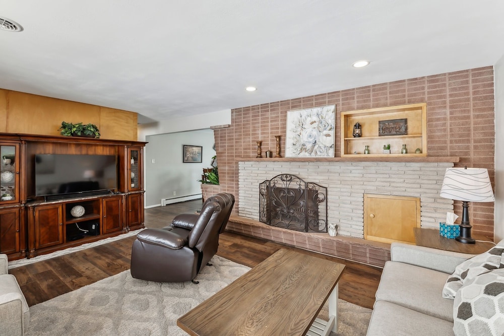 Comfortable & Spacious 3br Home In Cheyenne 3 Bedroom Home