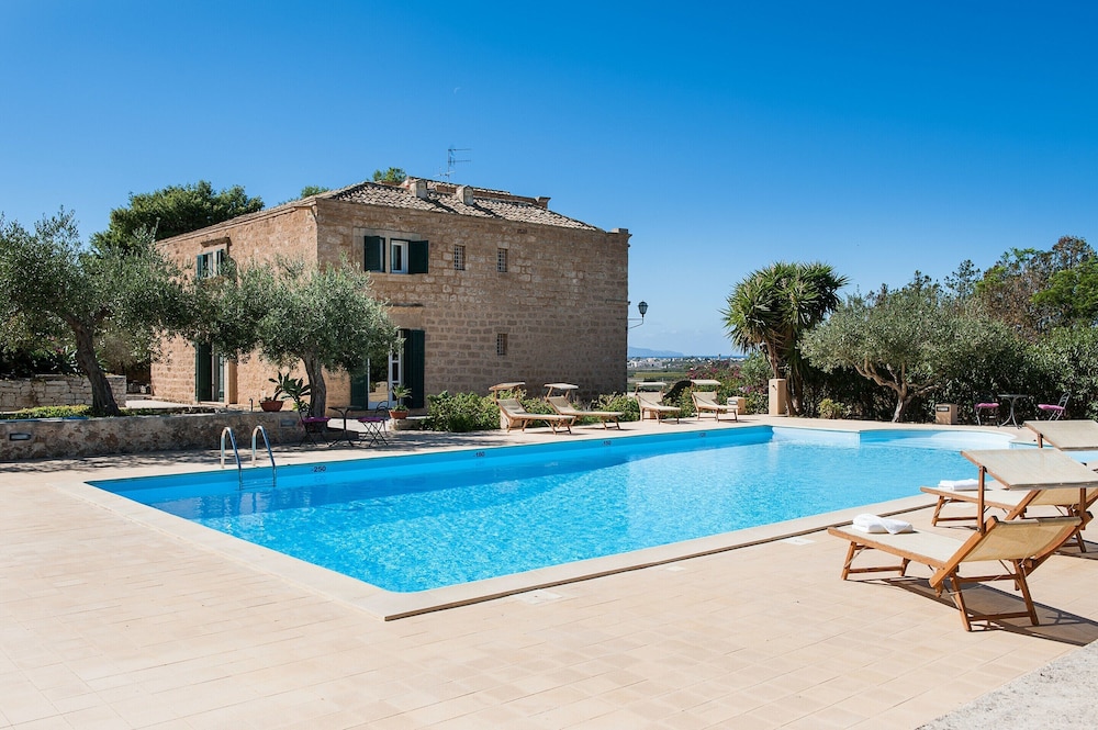 Villa in Paceco With Pool and Countryside Views